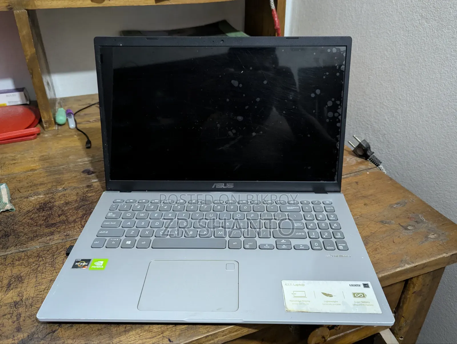 Laptop Asus VivoBook X540SA 8GB AMD Ryzen 7 SSD 512GB