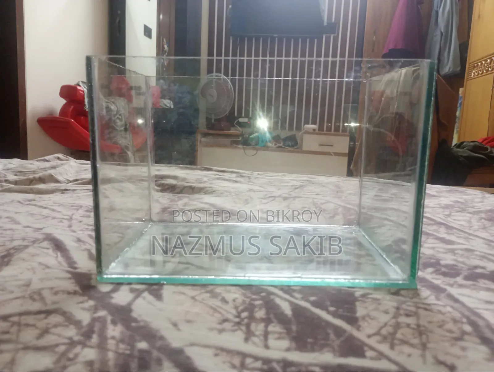 9-6-6 inch tank + 1 pair of mixed Guppy