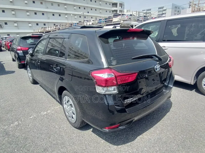 Toyota Corolla Fielder 1.5 Hybrid FWD 2021 Black