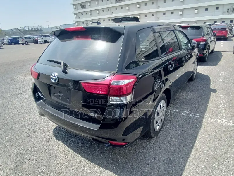 Toyota Corolla Fielder 1.5 Hybrid FWD 2021 Black