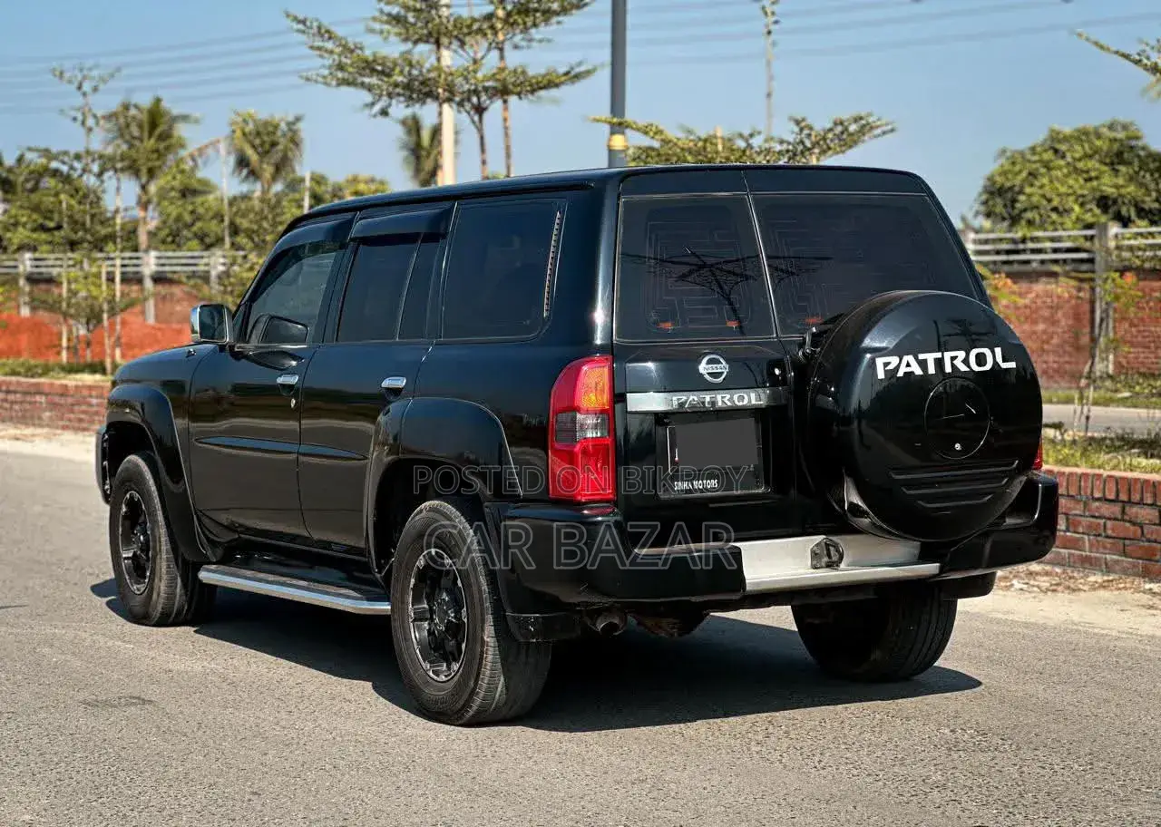 Nissan Patrol 2004 Black