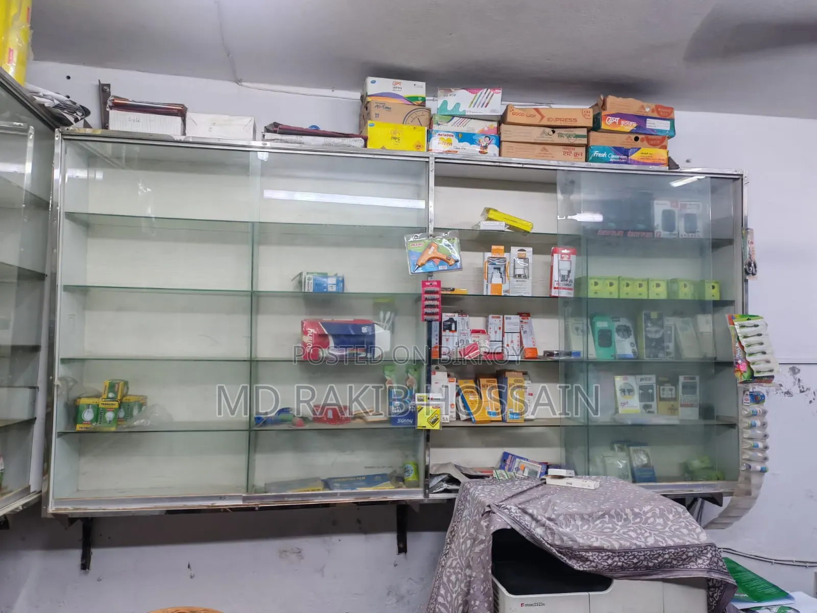 দোকানের ডিসপ্লে সুকেশ