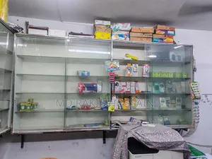 দোকানের ডিসপ্লে সুকেশ