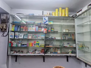 দোকানের ডিসপ্লে সুকেশ