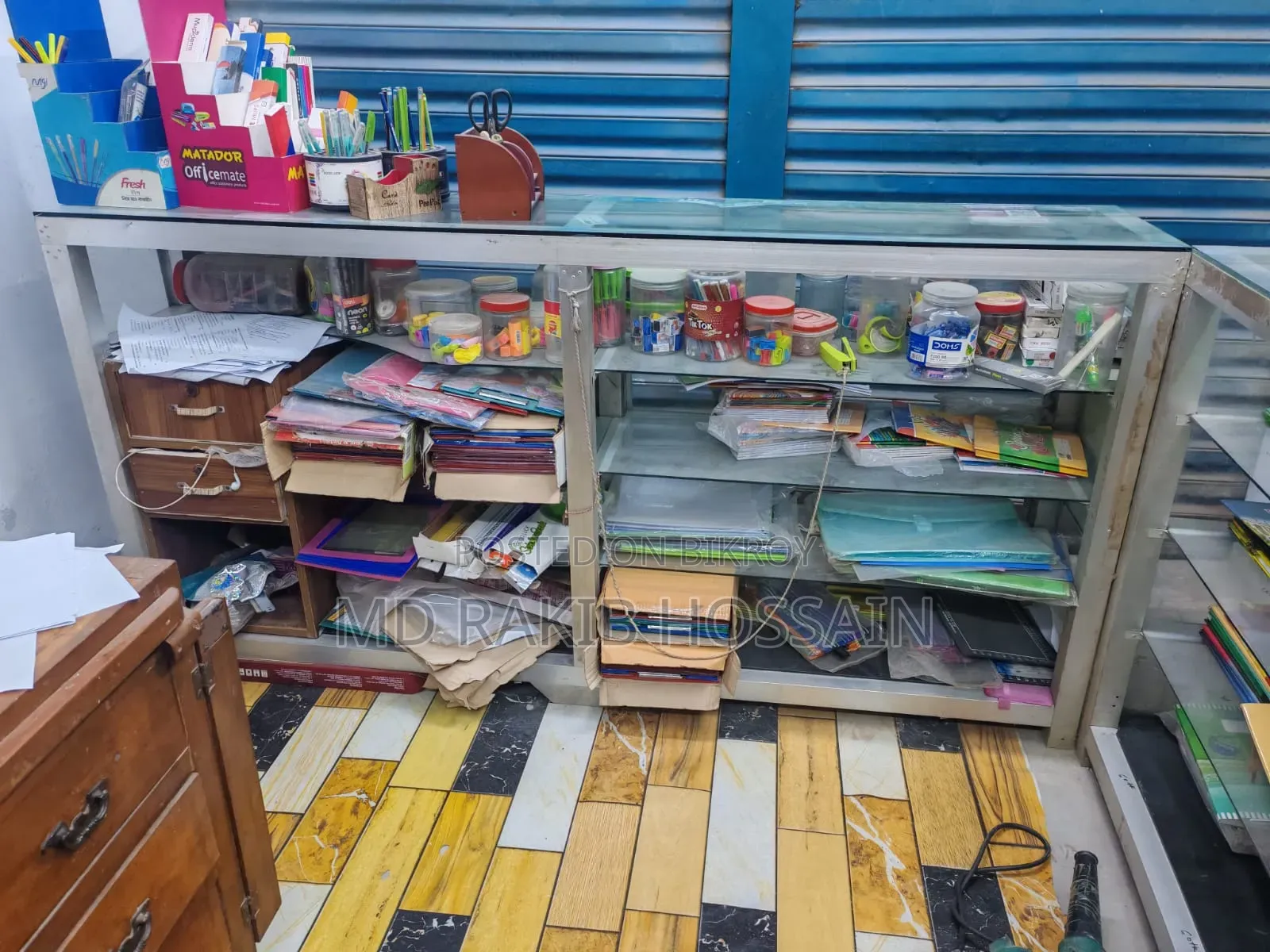 দোকানের ডিসপ্লে সুকেশ
