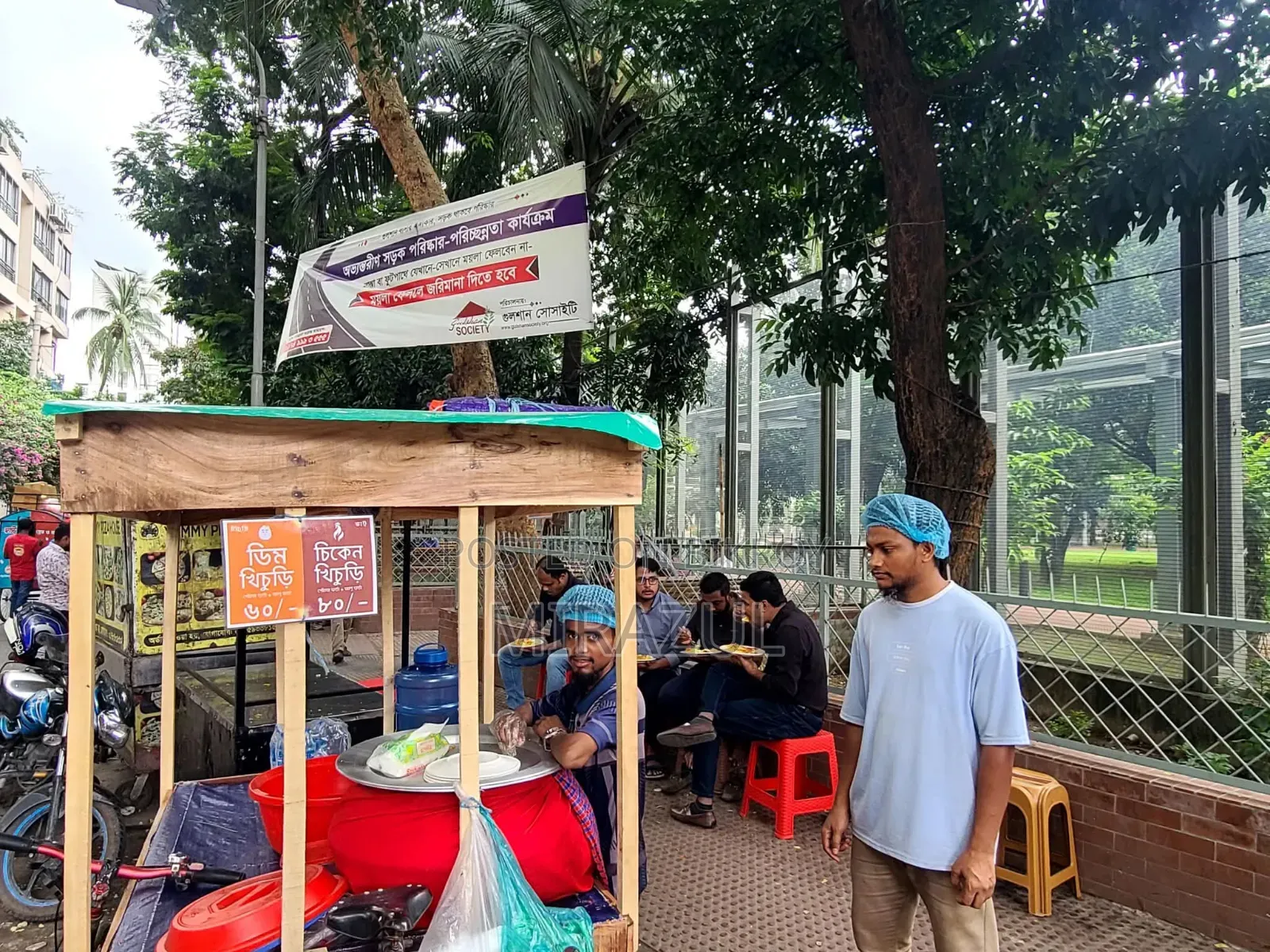 একটি ব্যানের উপরে ফুড কার্ট বিক্রি হবে।