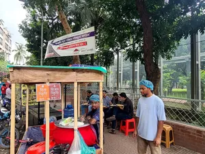 একটি ব্যানের উপরে ফুড কার্ট বিক্রি হবে।