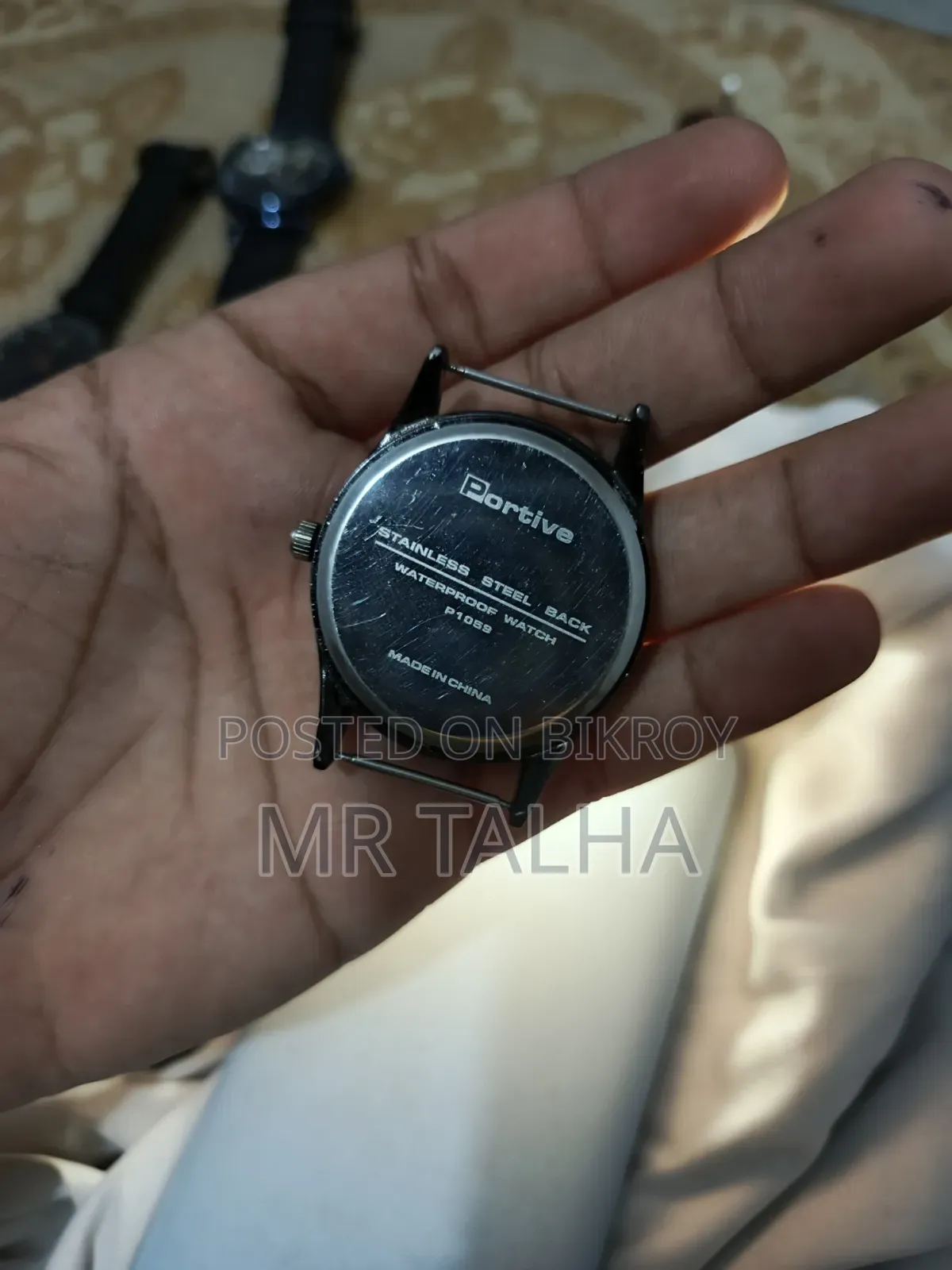 ঘরি একটির সাথে আরেকটি ফ্রি।