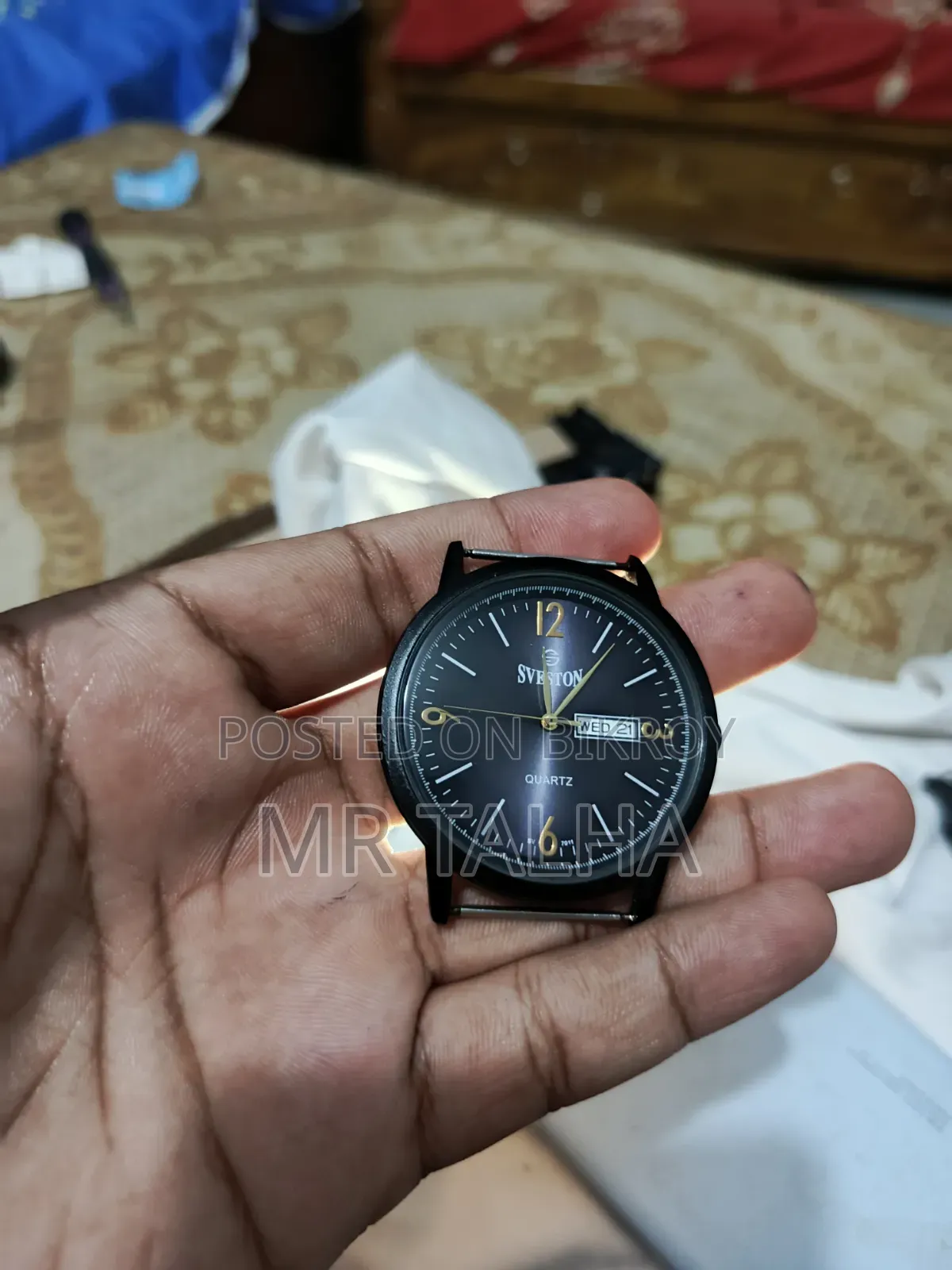 ঘরি একটির সাথে আরেকটি ফ্রি।