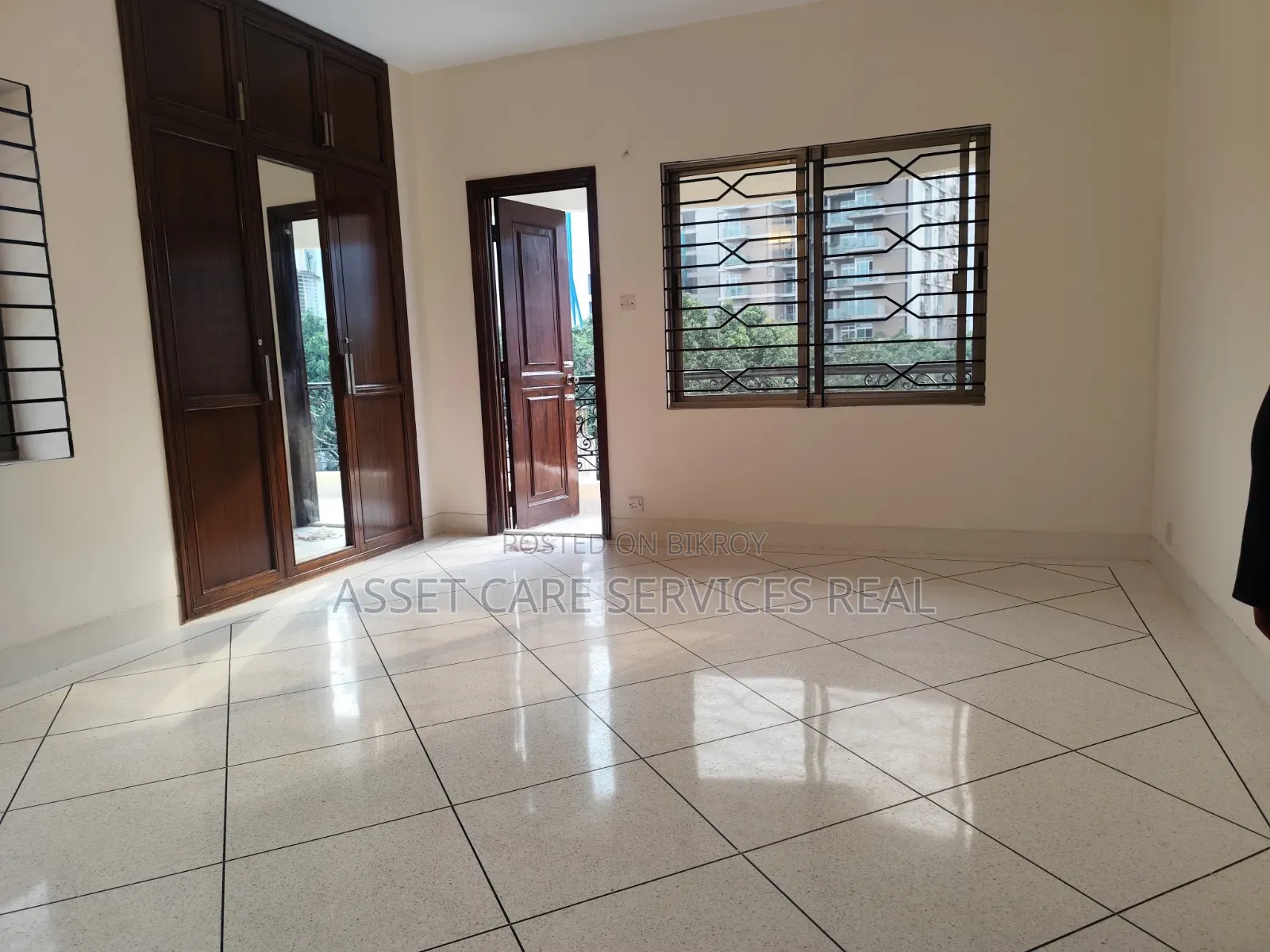 4bdrm Apartment in Gulshan for Rent