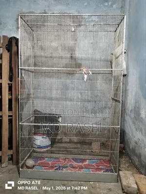 একটি পাখি খাঁচা বিক্রী করা হবে।