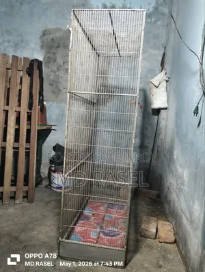 একটি পাখি খাঁচা বিক্রী করা হবে।