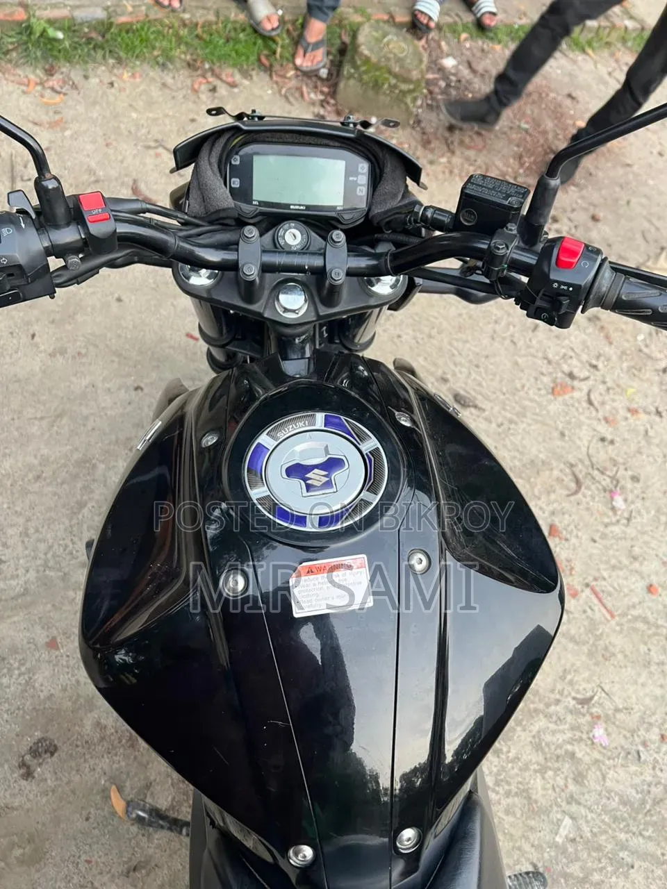সুজুকি জিক্সার মনোটোন ২০২৩ ব্ল্যাক
