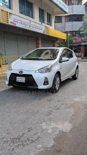 টয়োটা অ্যাকুয়া ২০১৩ পার্ল