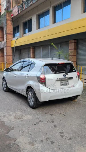 টয়োটা অ্যাকুয়া ২০১৩ পার্ল