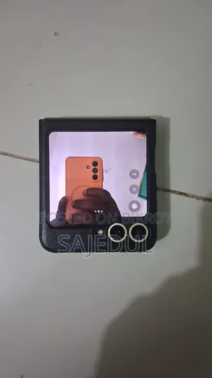 New Samsung Galaxy Z Flip6 256 GB Gold