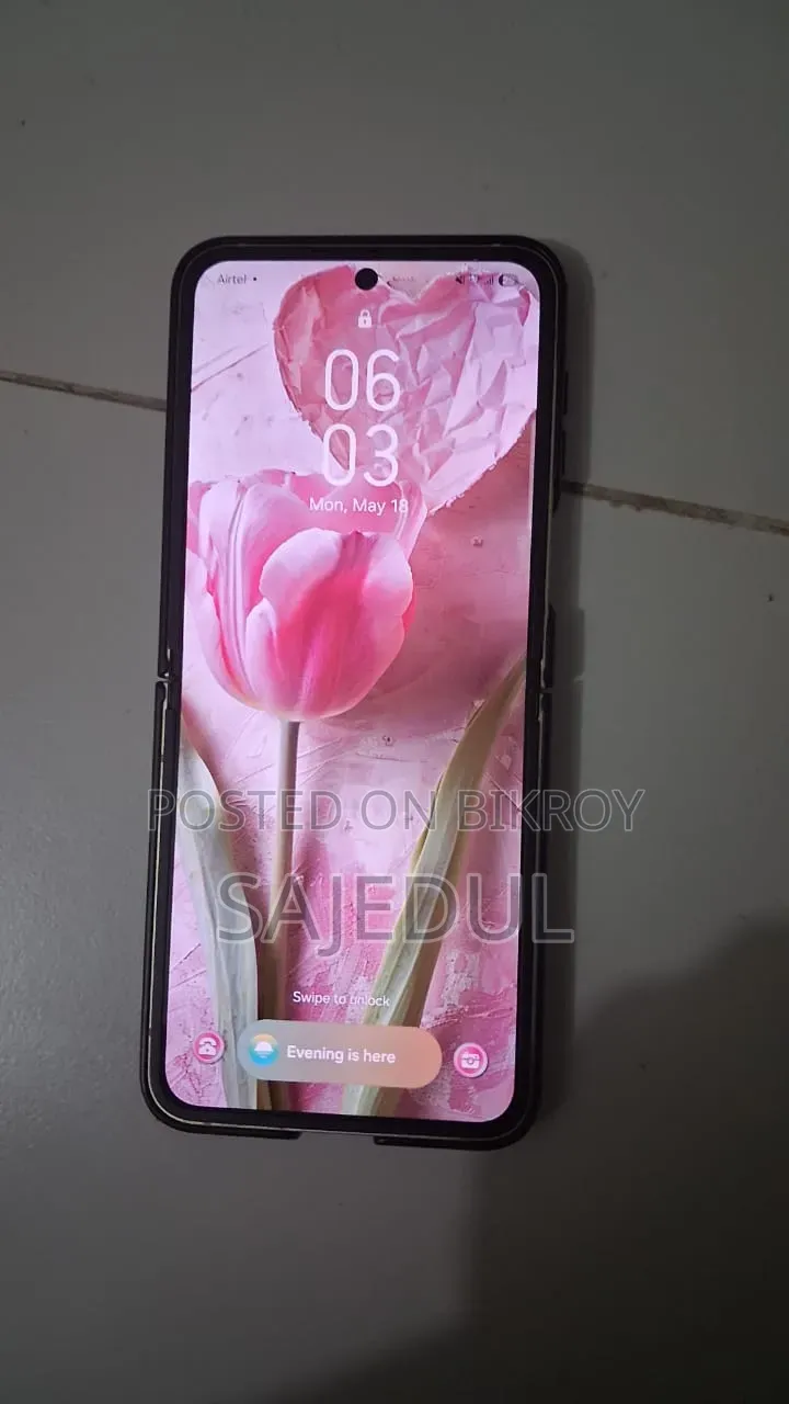 New Samsung Galaxy Z Flip6 256 GB Gold