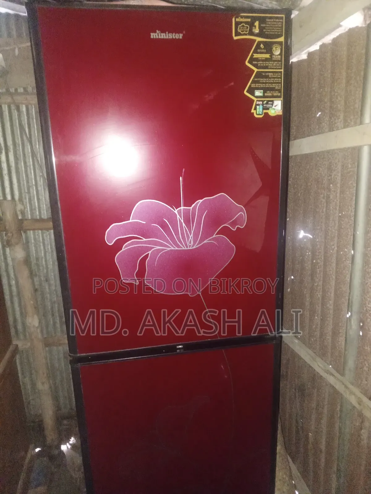 একটি মিনিস্টার ফ্রিজ বিক্রি করা হবে।