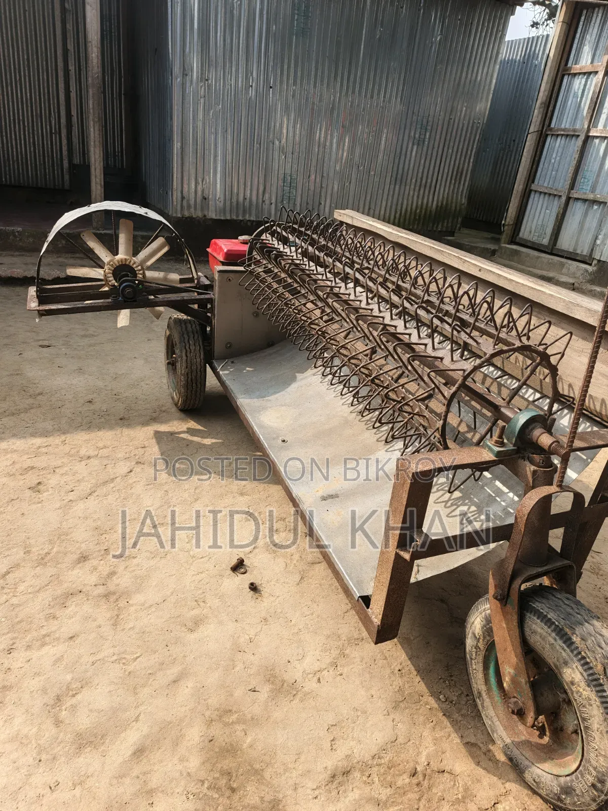 Paddy Threshing Machine