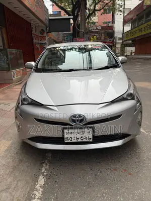 Toyota Prius 4dr Hatchback (1.8L 4cyl Gas/Electric Hybrid CVT) 2016