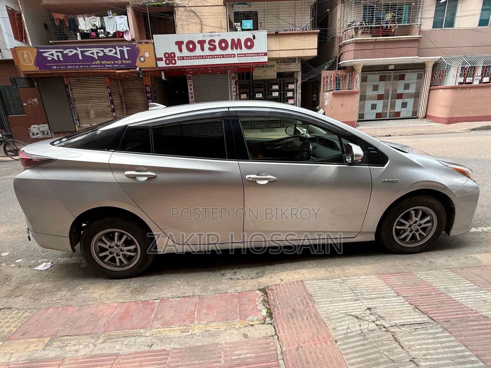 Toyota Prius 4dr Hatchback (1.8L 4cyl Gas/Electric Hybrid CVT) 2016