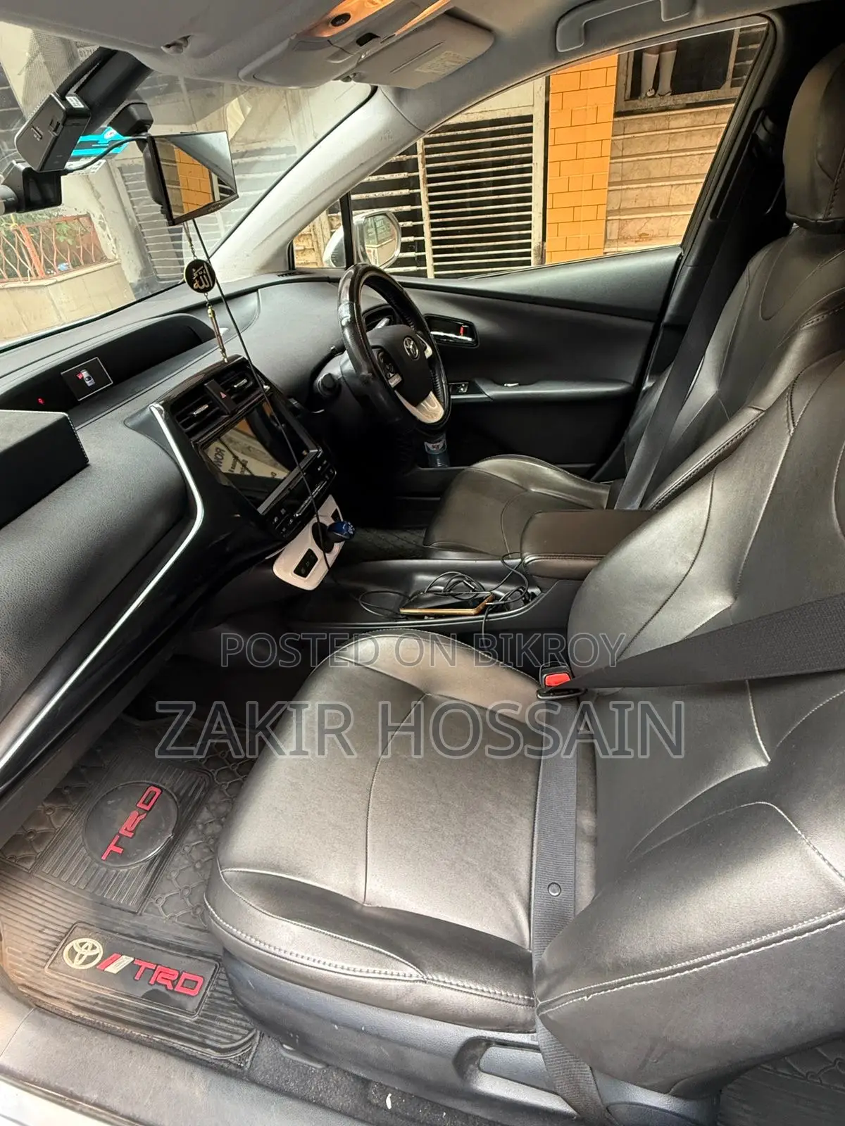 Toyota Prius 4dr Hatchback (1.8L 4cyl Gas/Electric Hybrid CVT) 2016