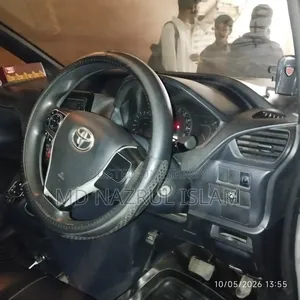 Toyota Noah 2.0 FWD (8 Seater) 2014 Silver