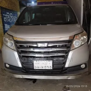 Toyota Noah 2.0 FWD (8 Seater) 2014 Silver