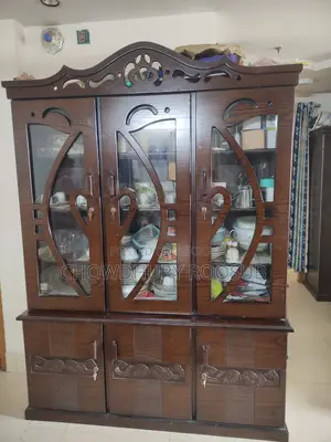 তিন পাল্লার Showcase