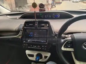 Toyota Prius 2018 Pearl