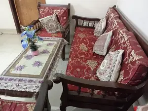 Second-hand Sofa for Sale. Includes five seats and a tea table.