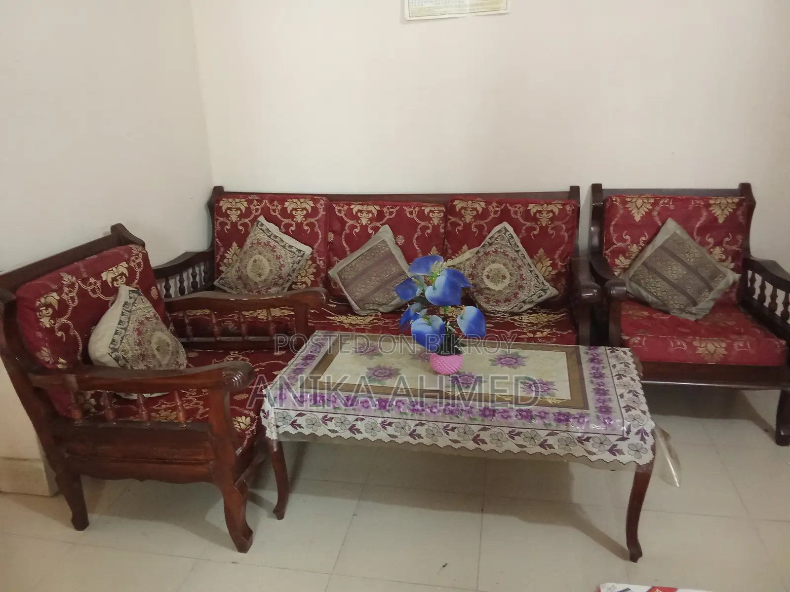 Second-hand Sofa for Sale. Includes five seats and a tea table.