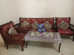 Second-hand Sofa for Sale. Includes five seats and a tea table.