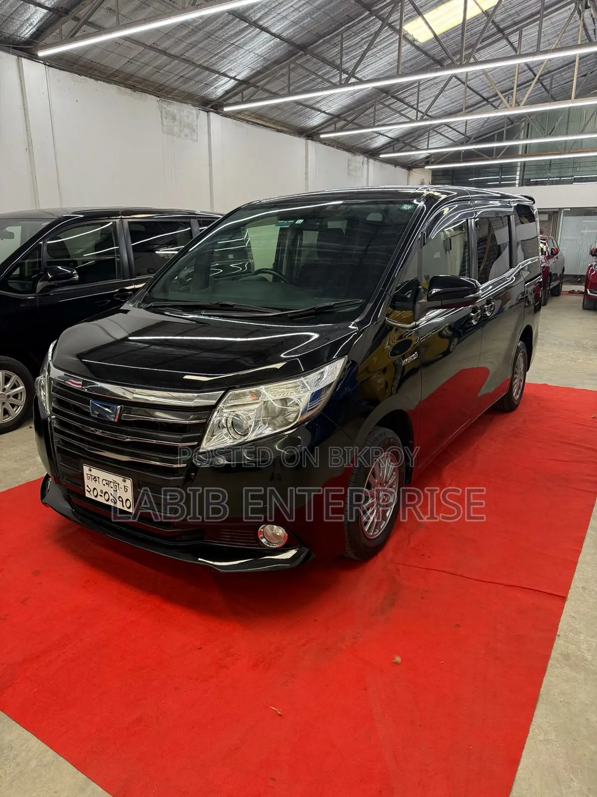Toyota Noah 1.8 FWD Hybrid (7 Seater) 2015 Black