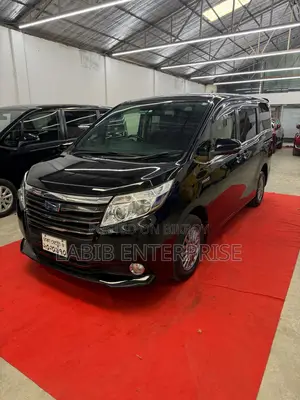 Toyota Noah 1.8 FWD Hybrid (7 Seater) 2015 Black