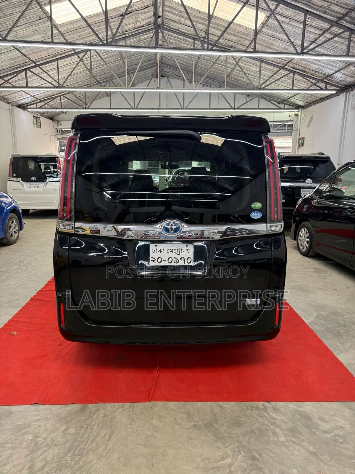 Toyota Noah 1.8 FWD Hybrid (7 Seater) 2015 Black