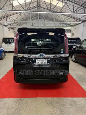 Toyota Noah 1.8 FWD Hybrid (7 Seater) 2015 Black