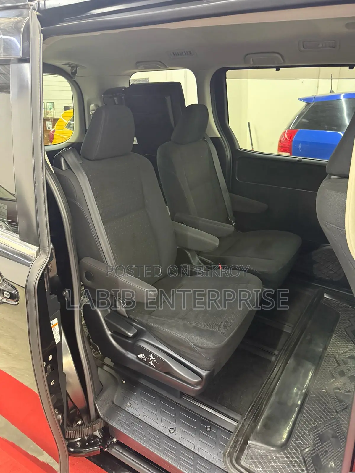 Toyota Noah 1.8 FWD Hybrid (7 Seater) 2015 Black