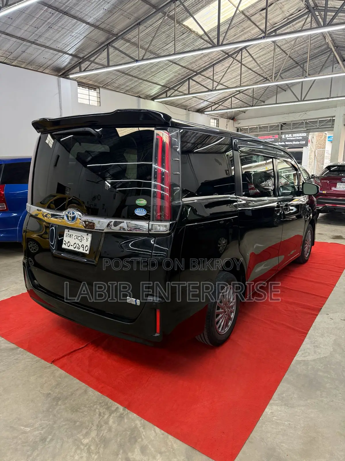 Toyota Noah 1.8 FWD Hybrid (7 Seater) 2015 Black
