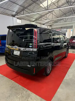 Toyota Noah 1.8 FWD Hybrid (7 Seater) 2015 Black