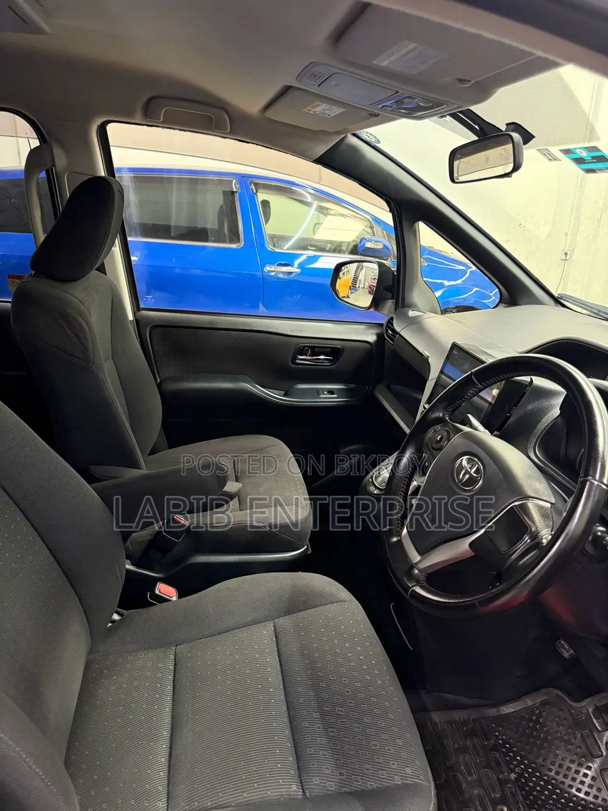 Toyota Noah 1.8 FWD Hybrid (7 Seater) 2015 Black