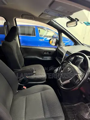 Toyota Noah 1.8 FWD Hybrid (7 Seater) 2015 Black