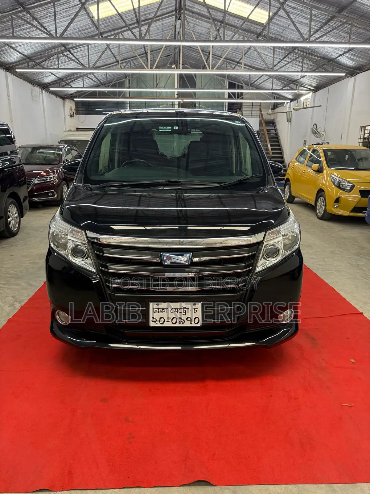 Toyota Noah 1.8 FWD Hybrid (7 Seater) 2015 Black