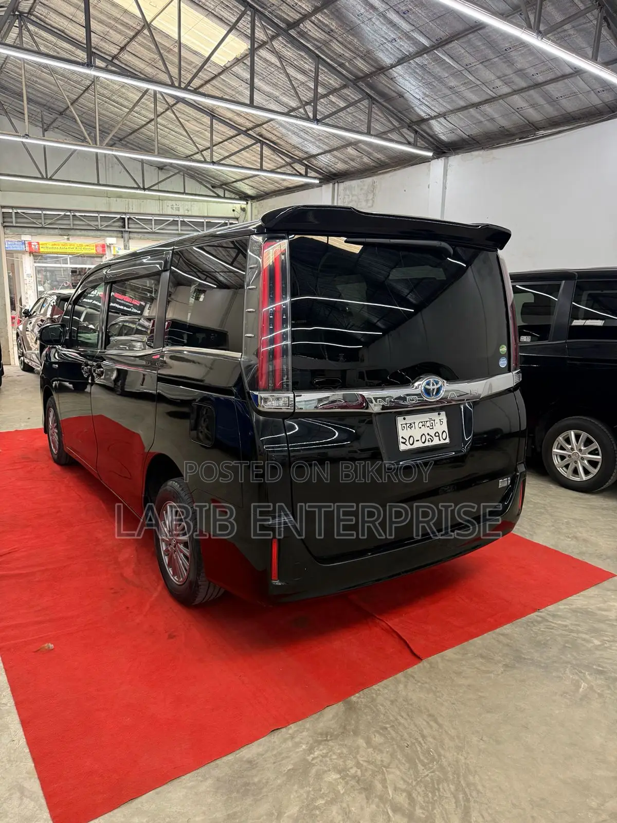 Toyota Noah 1.8 FWD Hybrid (7 Seater) 2015 Black
