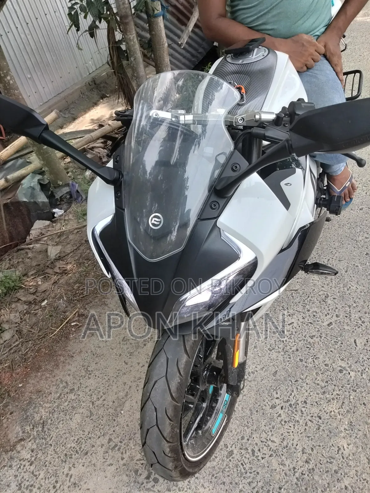 CFMoto 300SR 2025 White