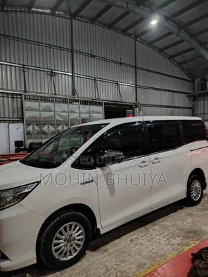 Toyota Noah 1.8 FWD Hybrid (7 Seater) 2017 White