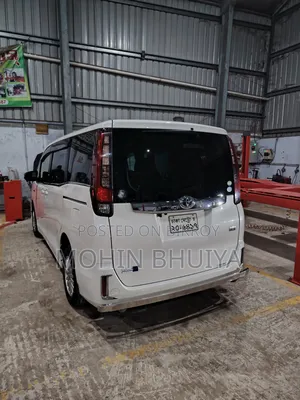 Toyota Noah 1.8 FWD Hybrid (7 Seater) 2017 White