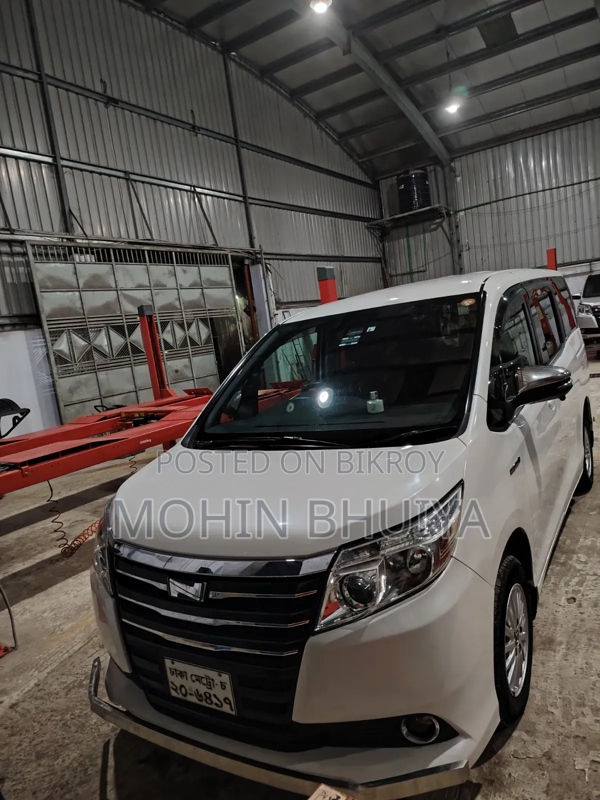 Toyota Noah 1.8 FWD Hybrid (7 Seater) 2017 White