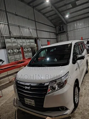 Toyota Noah 1.8 FWD Hybrid (7 Seater) 2017 White