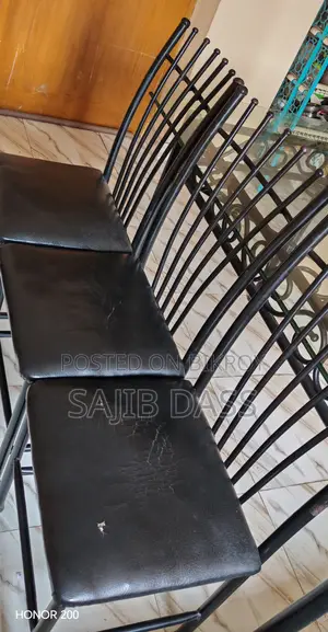 ডাইনিং টেবিল